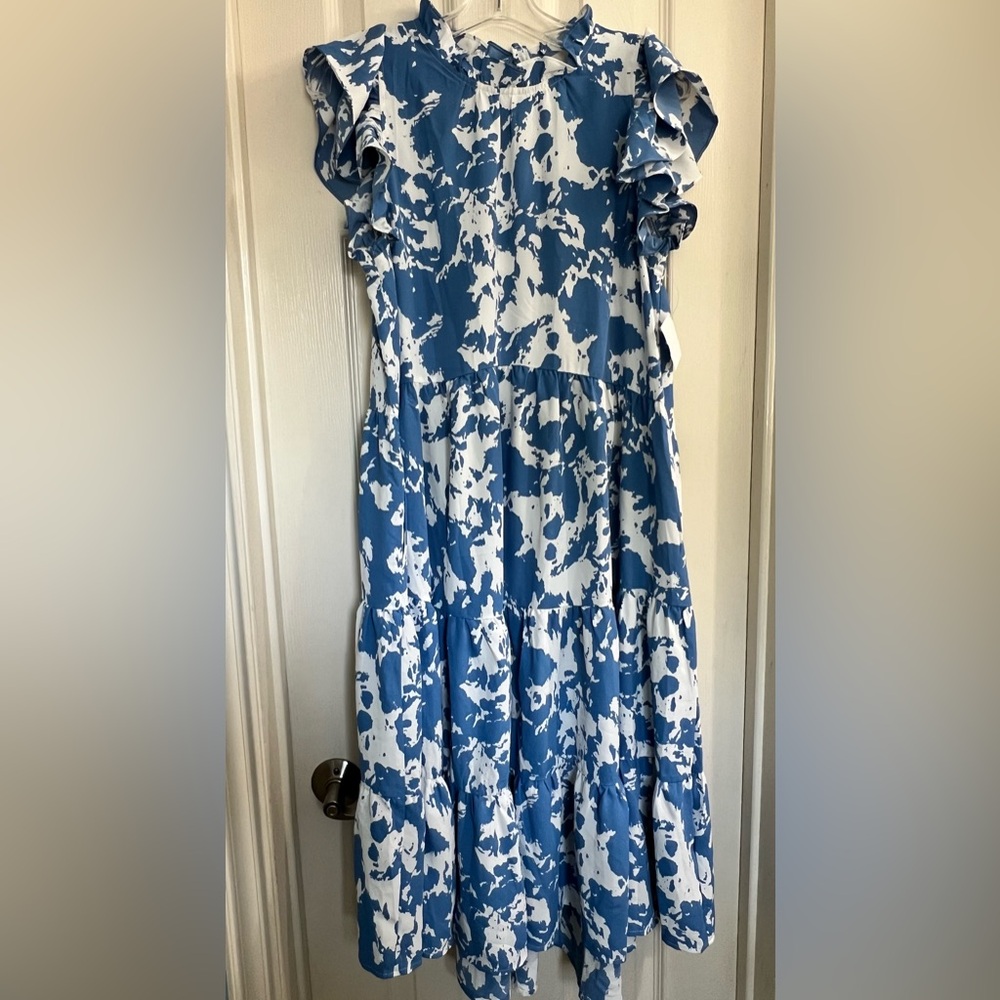 The Impeccable Pig Dress Women Large Blue Ruffle sleeves and has pockets